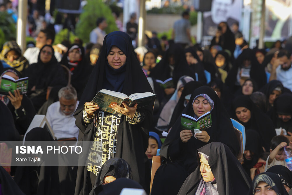 مراسم دعای عرفه در گلزار شهدای کرمان