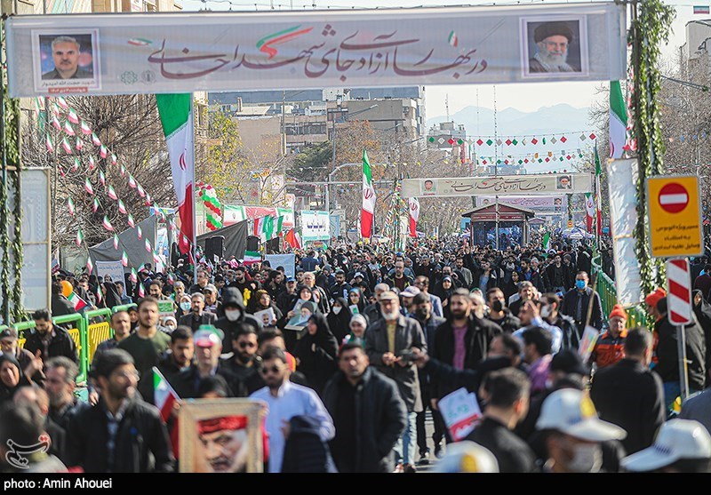 حضور رئیس جمهور در راهپیمایی ۲۲ بهمن 