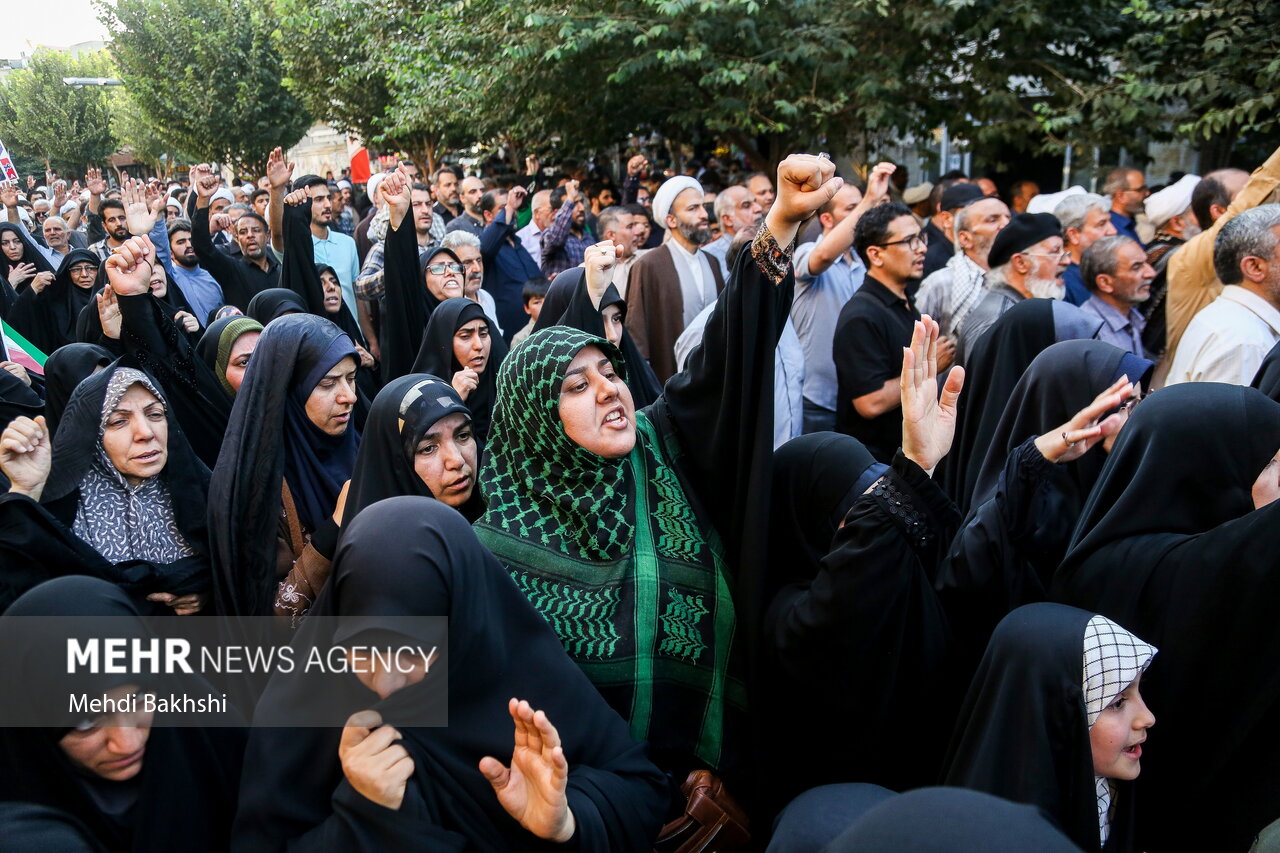 تشییع ۸ شهید مراکز نظامی در شهر مقدس قم