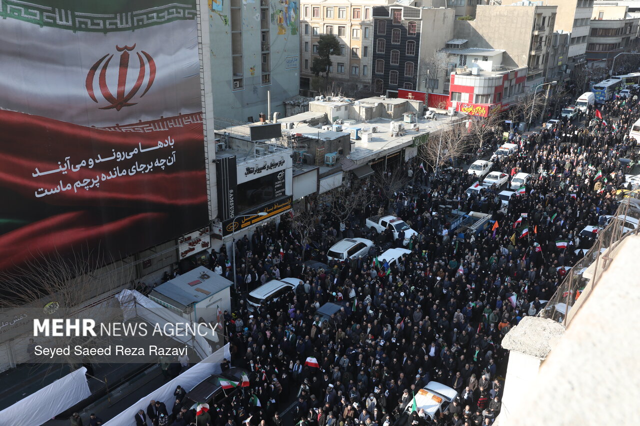 تجمع انقلابی مردم تهران