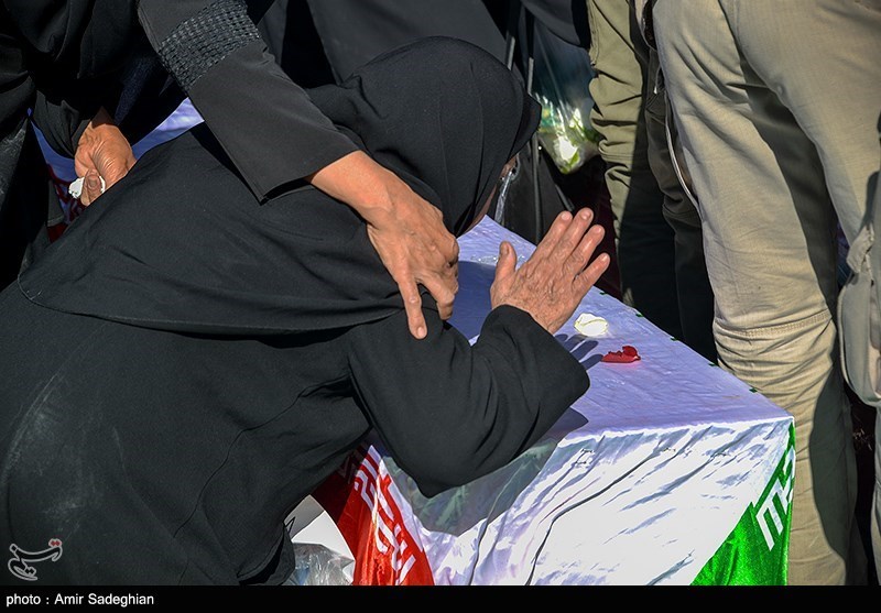 خاکسپاری پیکر ۶ شهید حادثه تروریستی حرم شاهچراغ(ع)