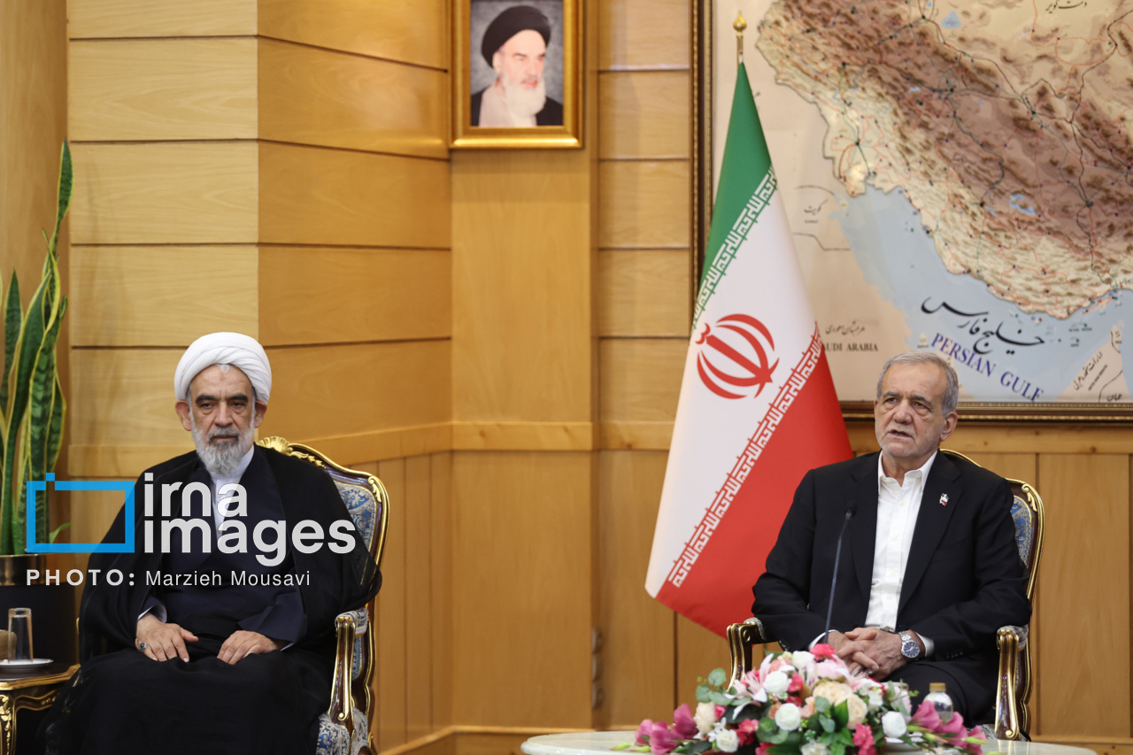 بدرقه رئیس‌جمهور به چین