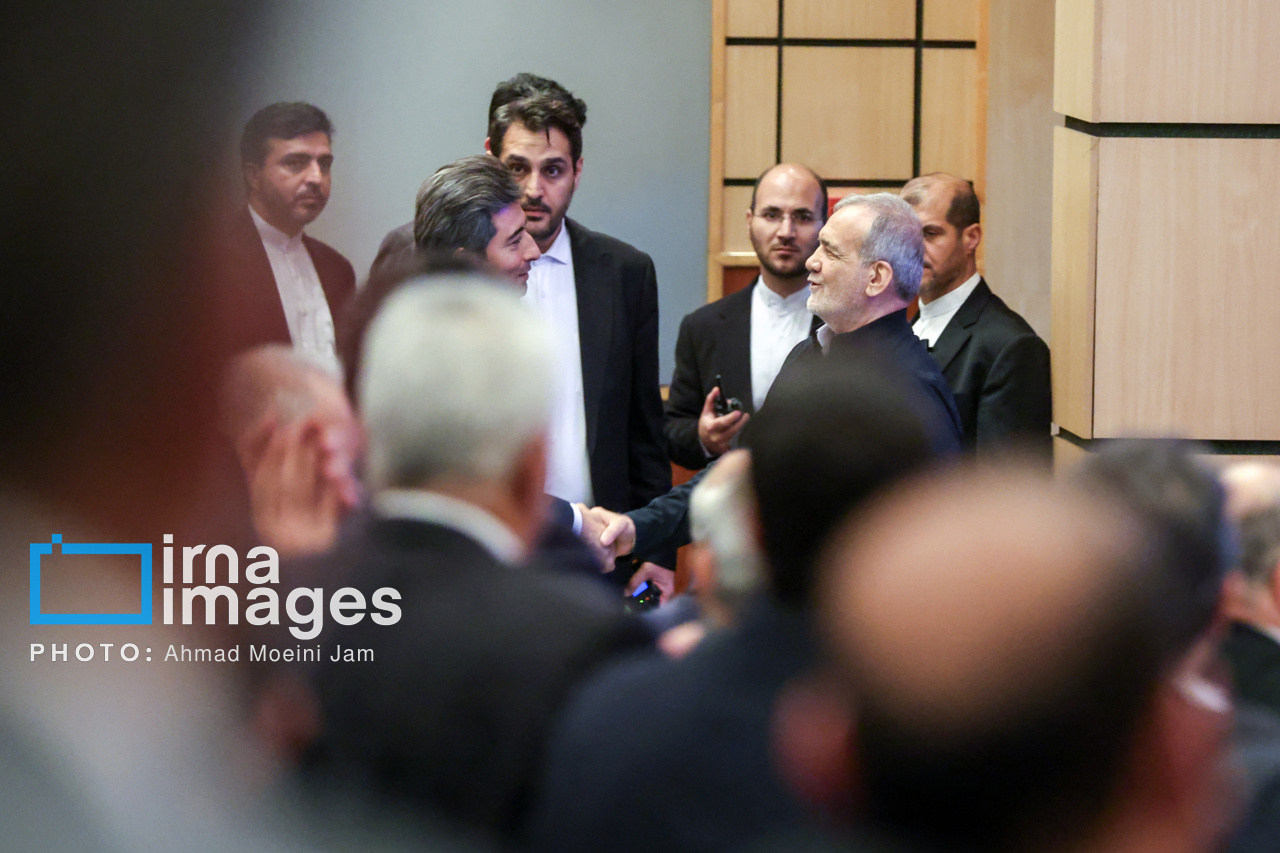 همایش روز جهانی ارتباطات با حضور پزشکیان