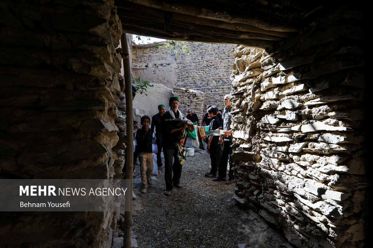 آیین علم‌گردانی در روستای تاریخی هزاوه