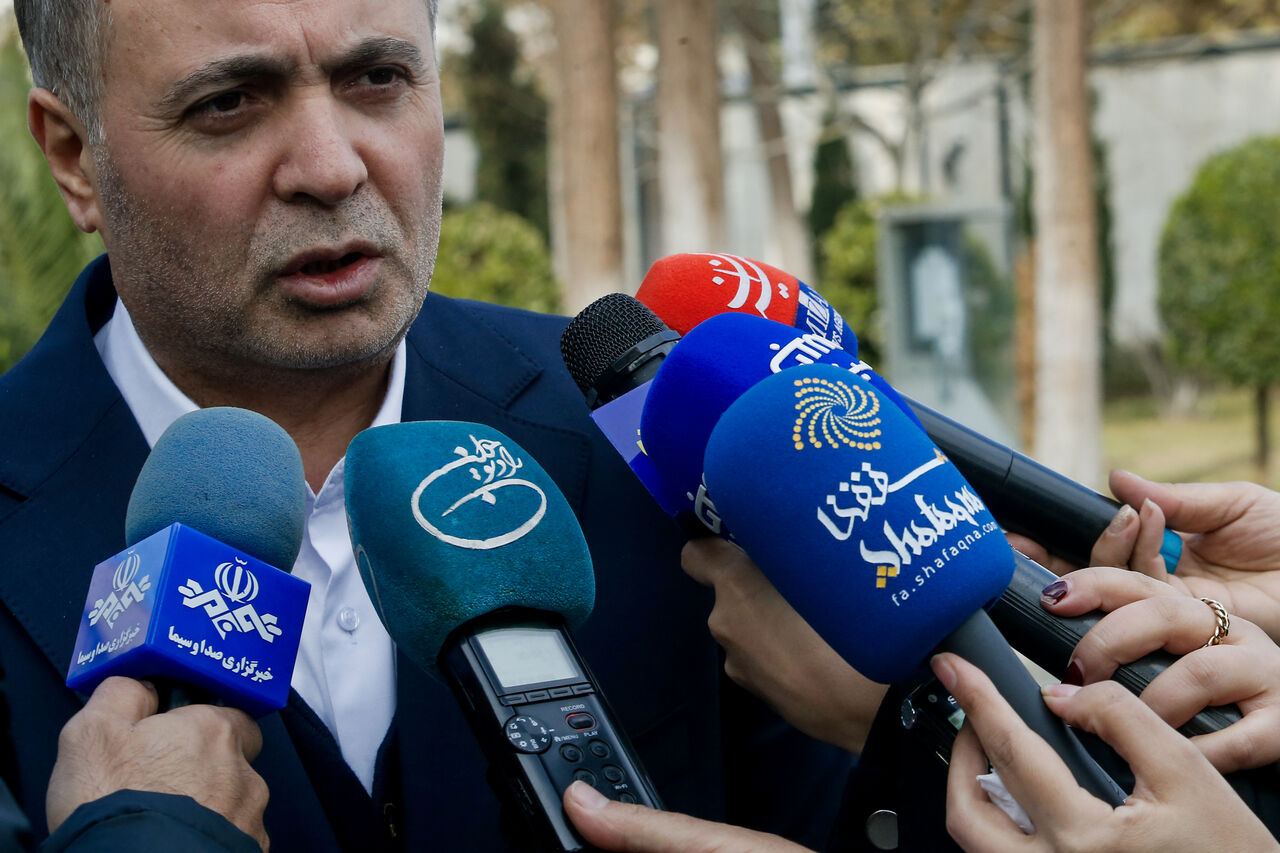 اعضای هیأت دولت در جمع خبرنگاران