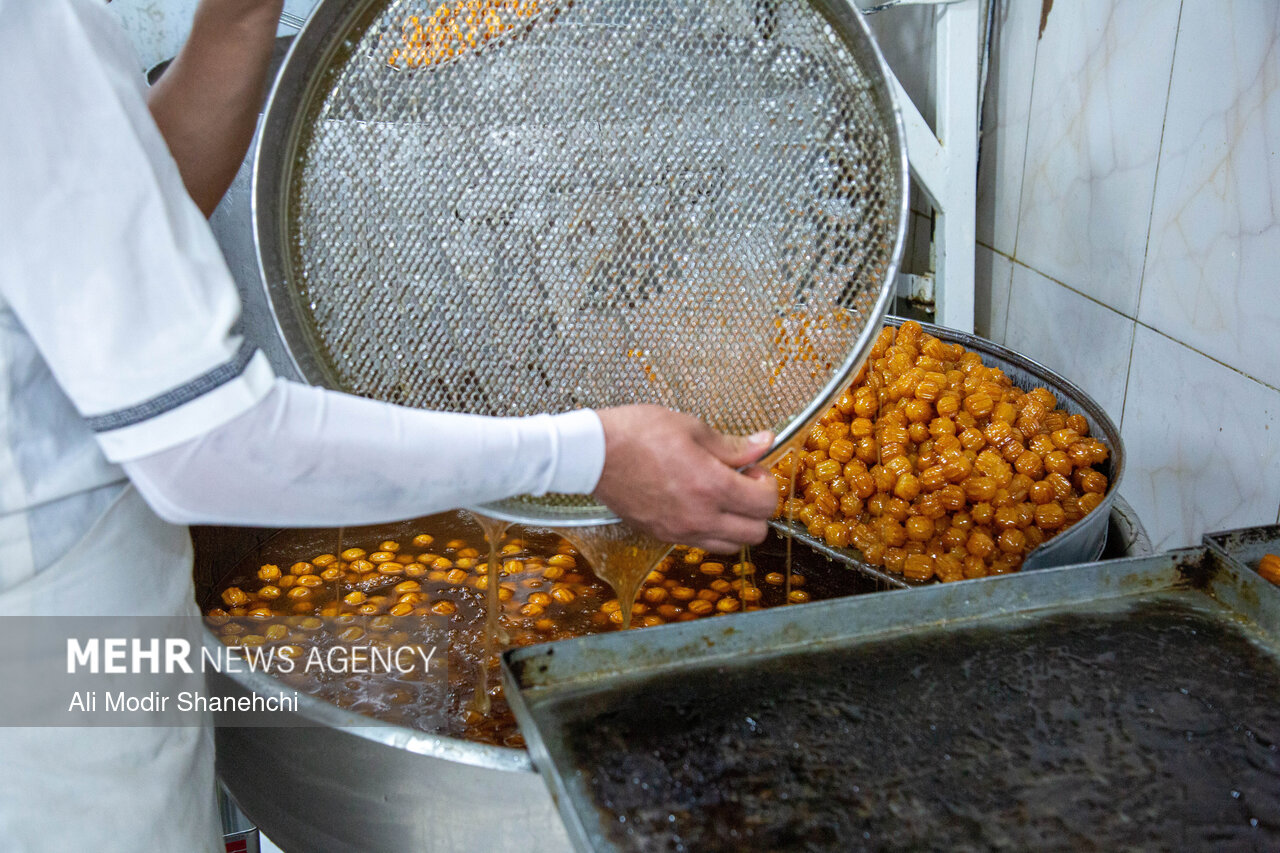 ضیافت زولبیا و بامیه در مشهد