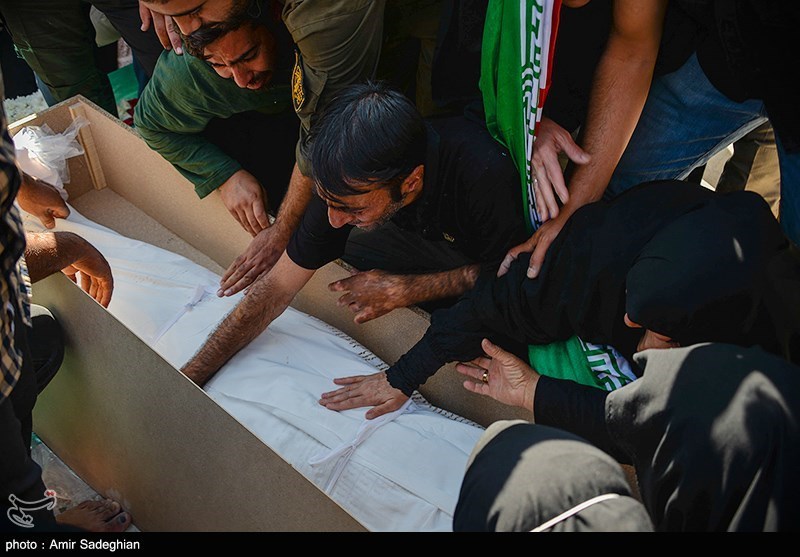 خاکسپاری پیکر ۶ شهید حادثه تروریستی حرم شاهچراغ(ع)