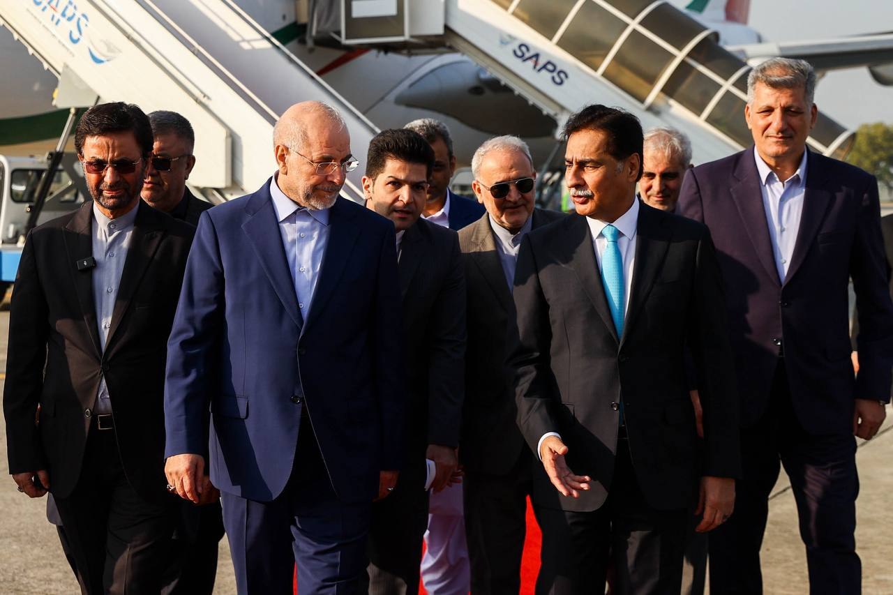 استقبال از قالیباف و هیئت پارلمانی همراه در بدو ورود به اسلام‌آباد - پاکستان