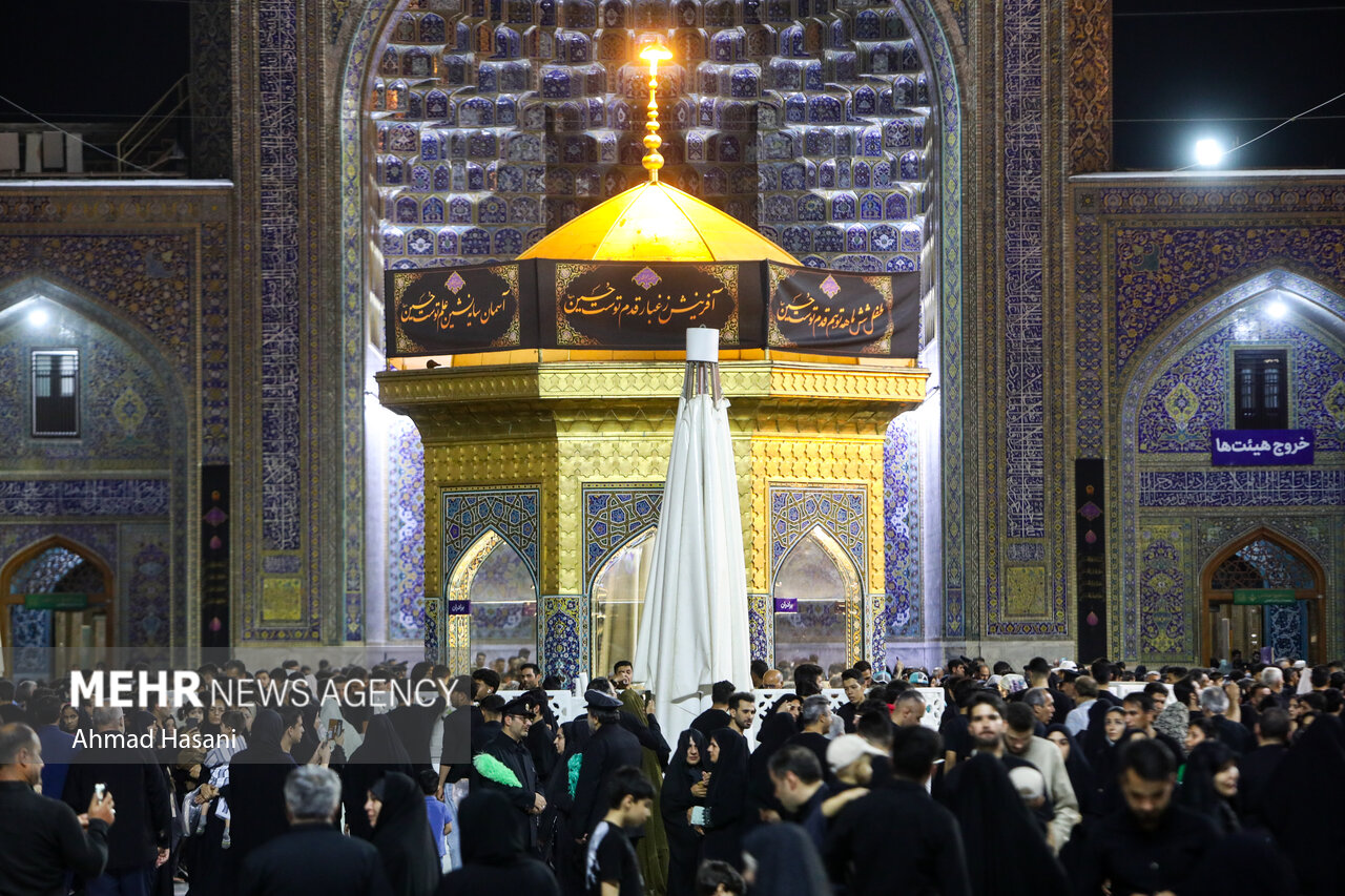 شب تاسوعای حسینی در حرم مطهر امام رضا (ع)