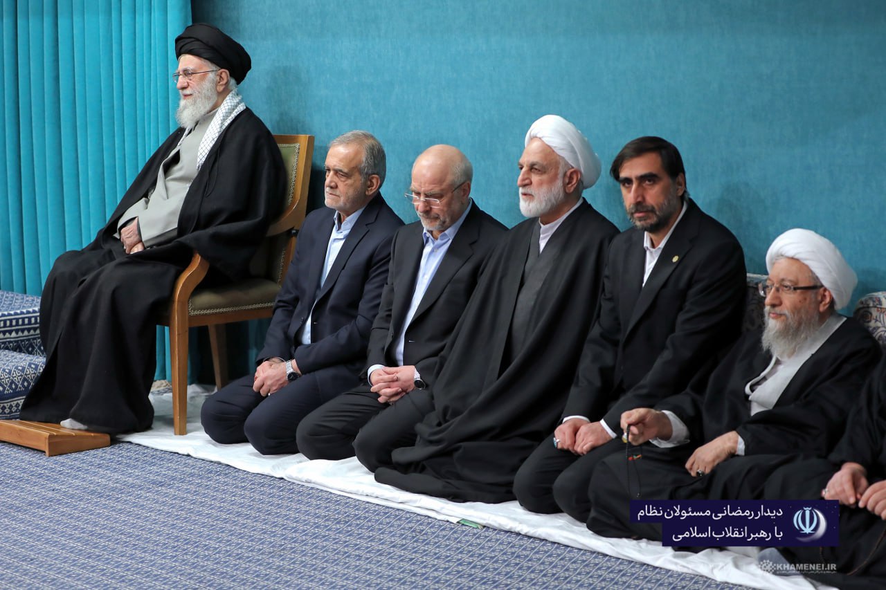 تصاویری از دیدار رمضانی مسئولان نظام با رهبر انقلاب
