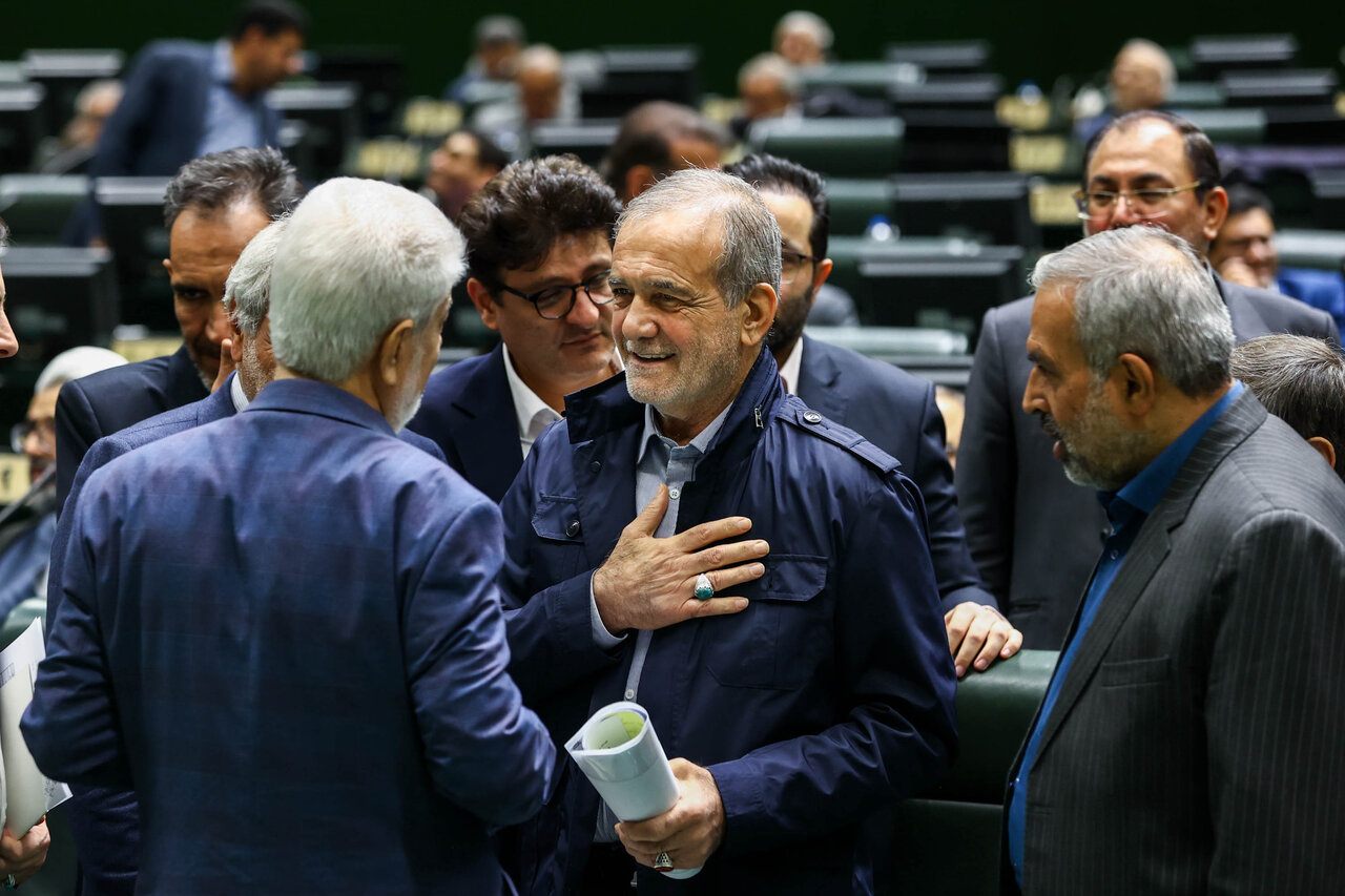 بررسی اجرای برنامه هفتم در مجلس با حضور رئیس جمهور