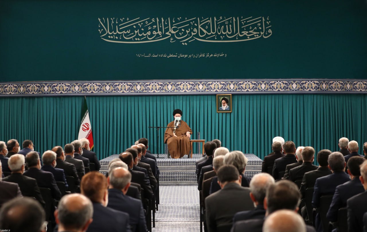 دیدار مسئولان وزارت خارجه و سفیران ایران با رهبر انقلاب