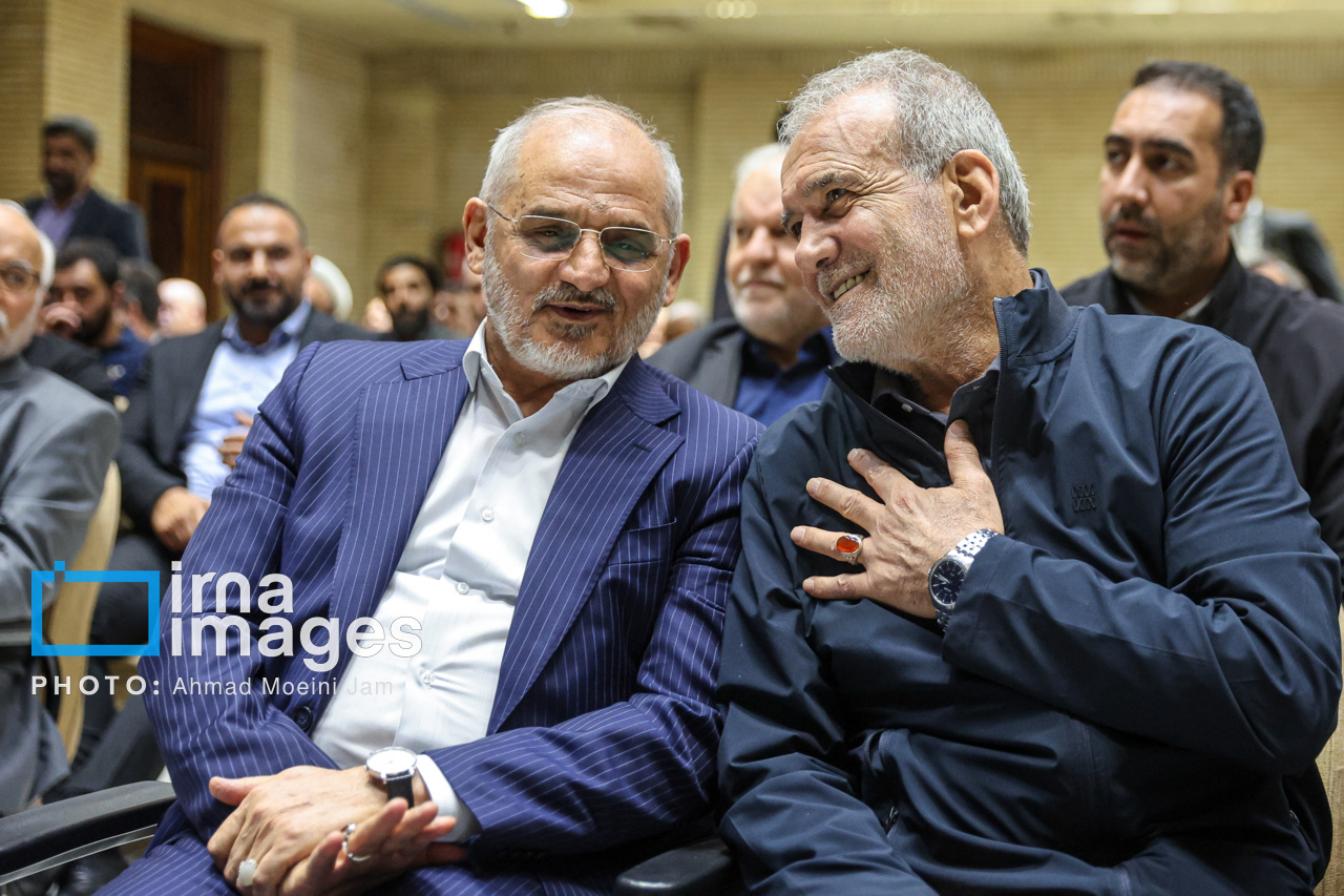 حضور پزشکیان در مراسم ترحیم مادر معاون ارتباطات دفتر رئیس جمهور