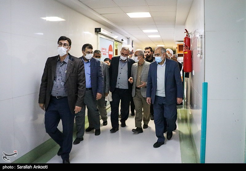 عیادت وزیر بهداشت از مصدومان سانحه هوایی کرمان