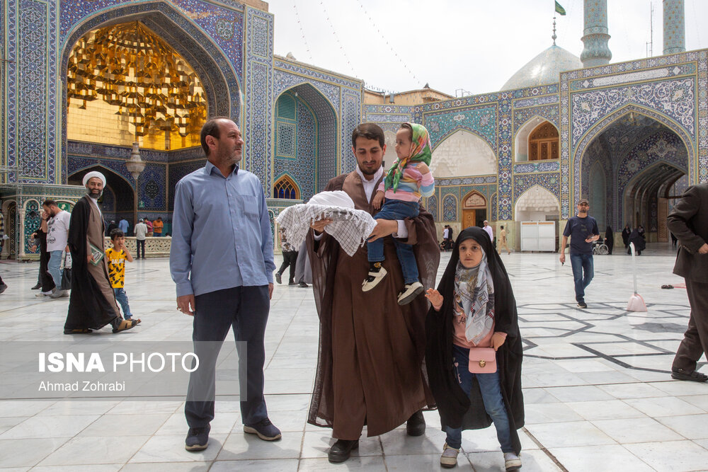 مراسم عمامه گذاری طلاب در حرم حضرت فاطمه معصومه(س)