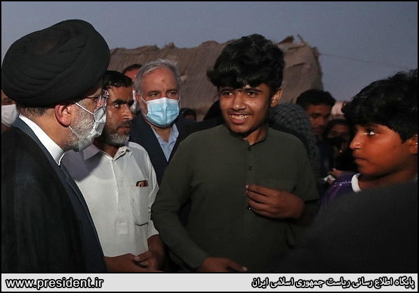 رئیسی در میان حاشیه نشینان شهر چابهار
