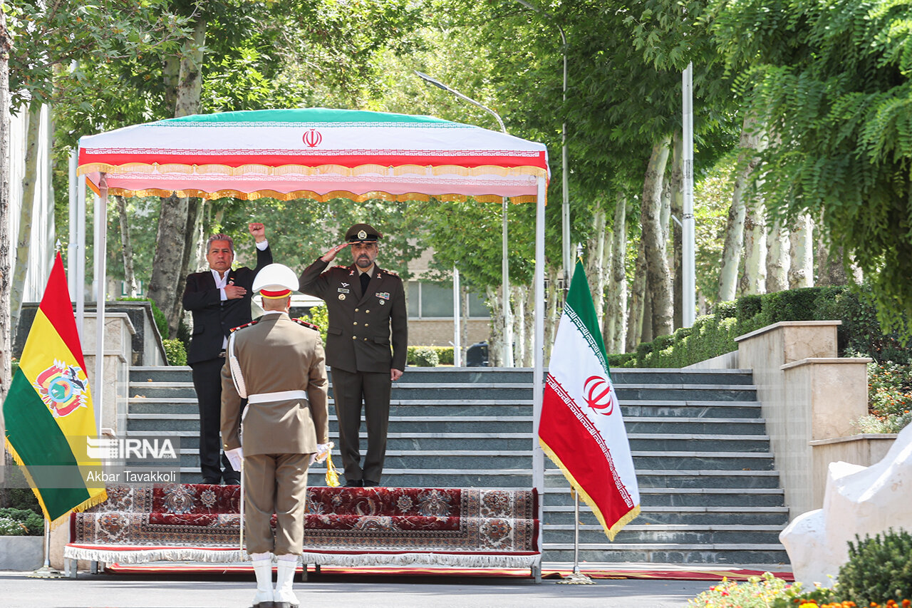 دیدار وزرای دفاع بولیوی و ایران