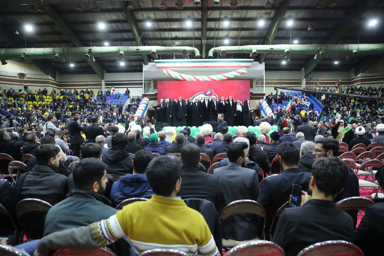 حضور قالیباف در جشن «من انقلابی‌ام» 