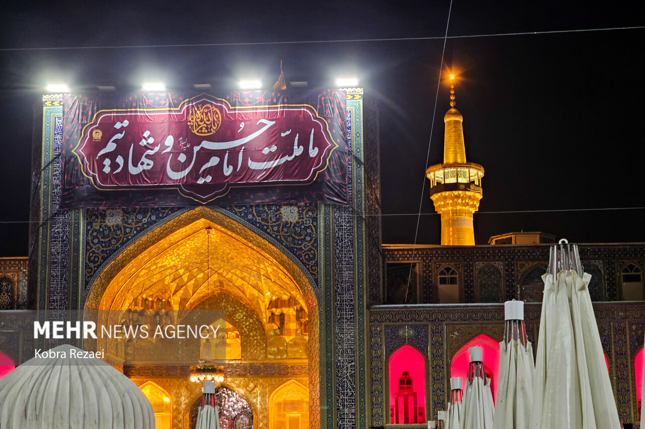 شب عاشورای حسینی در حرم مطهر امام رضا(ع)