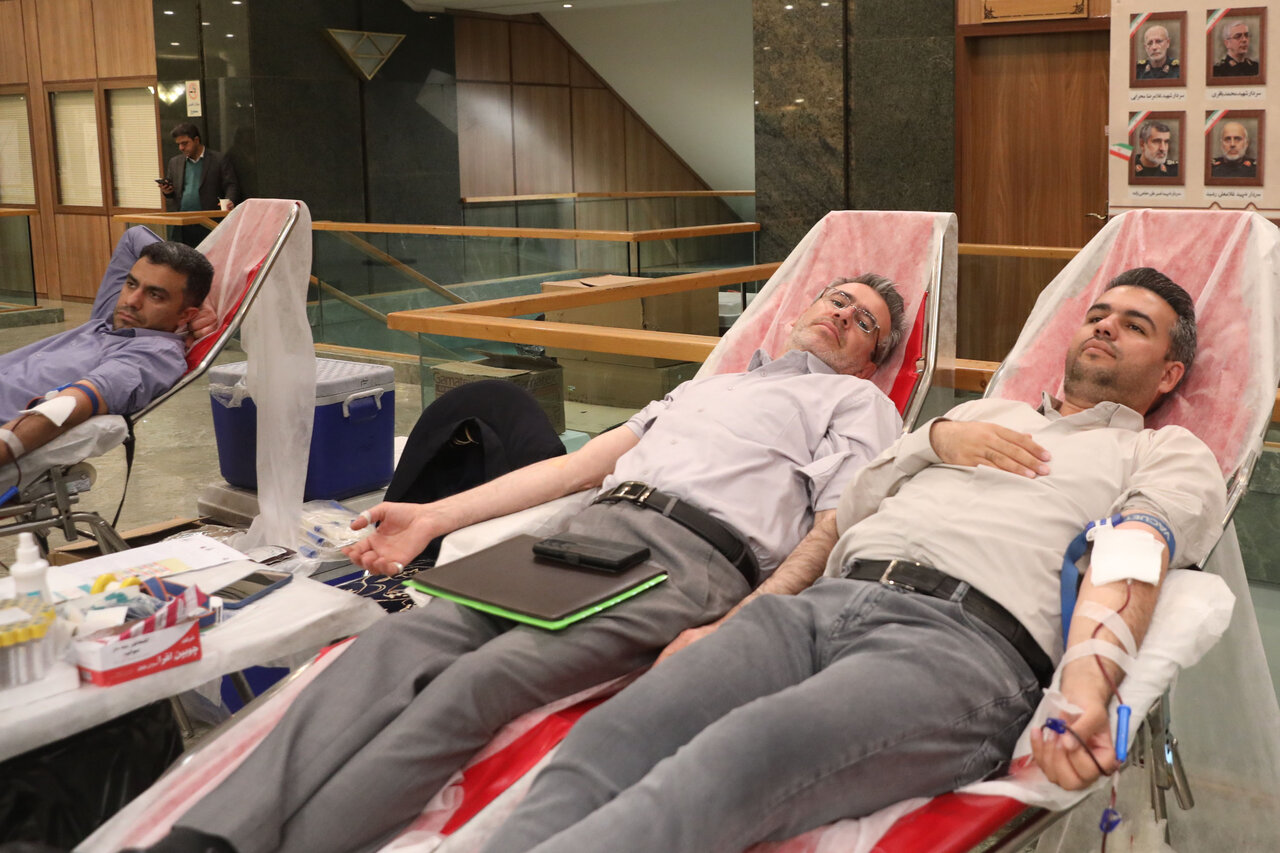 اهدای خون نمایندگان مجلس به مناسبت روز مجلس