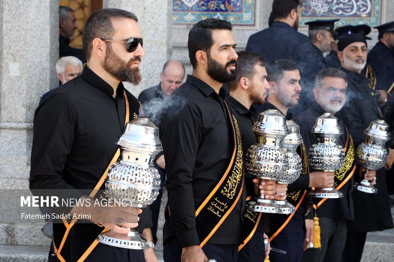 دسته عزای خادمان حرم بانوی کرامت در روز شهادت امام رضا(ع)