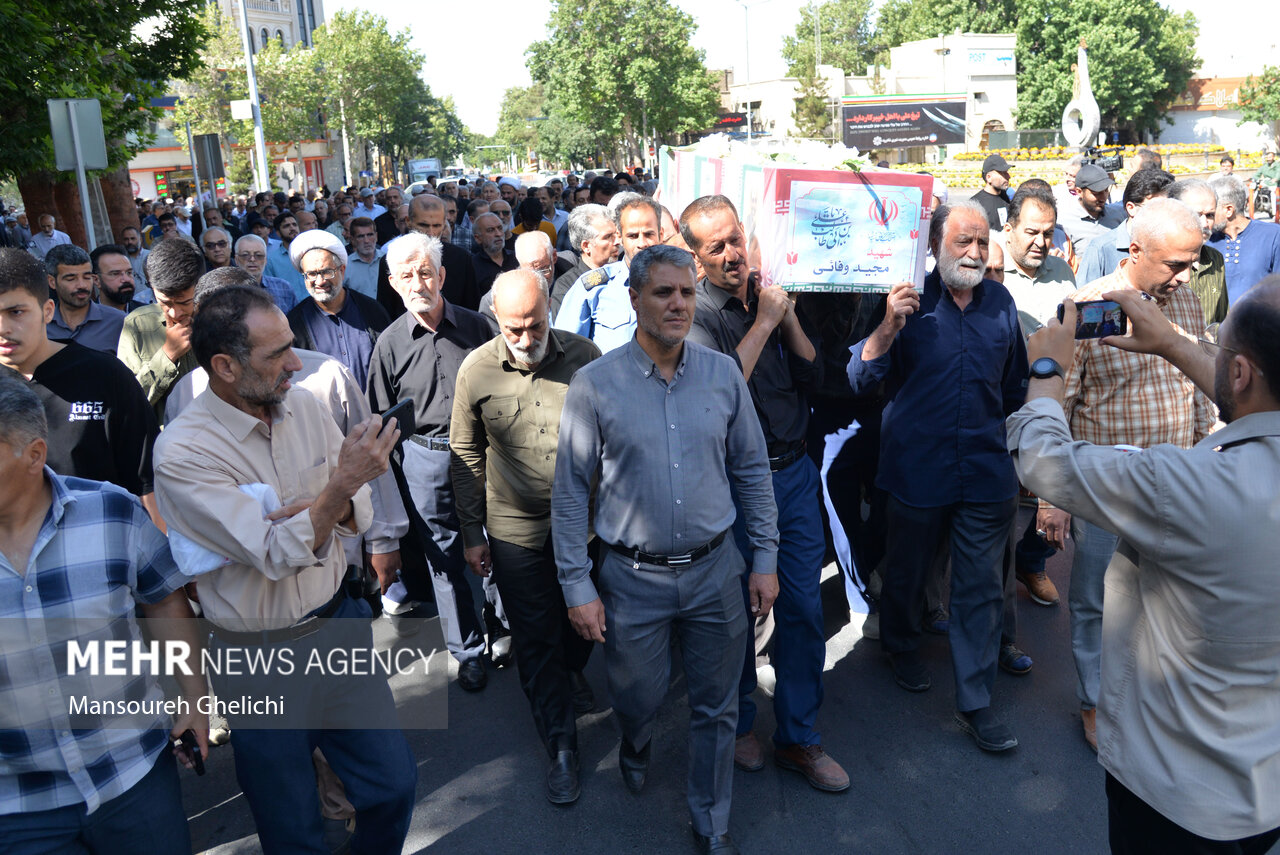 تشییع پیکر شهید راه وطن «مجید وفایی» در شاهرود