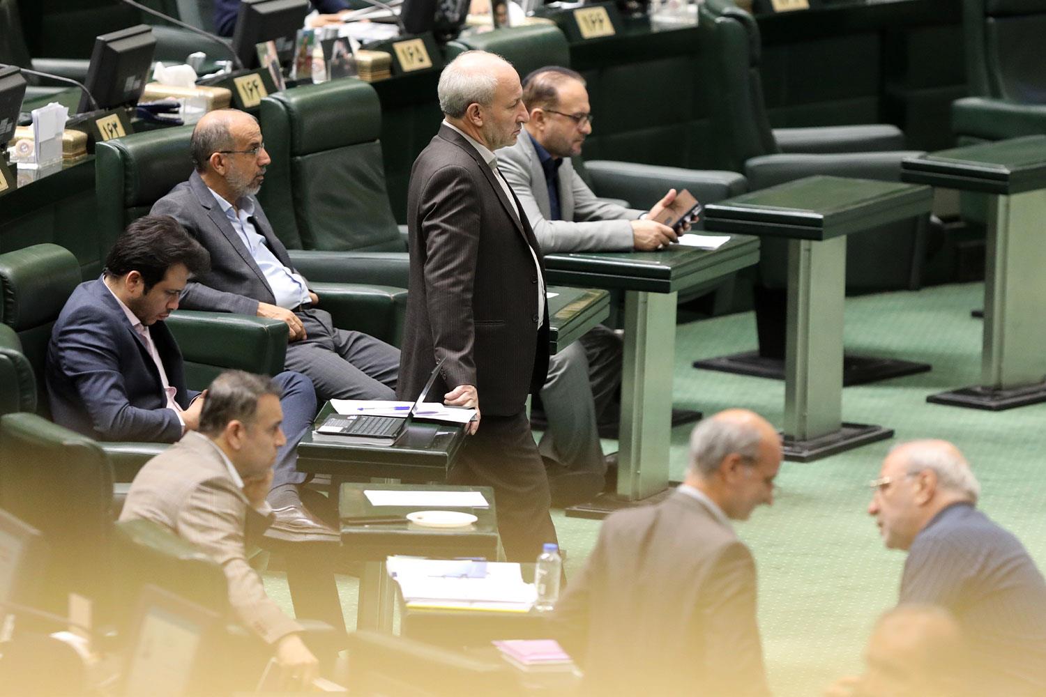 بیست و هشتمین نشست بررسی برنامه هفتم توسعه در صحن علنی مجلس