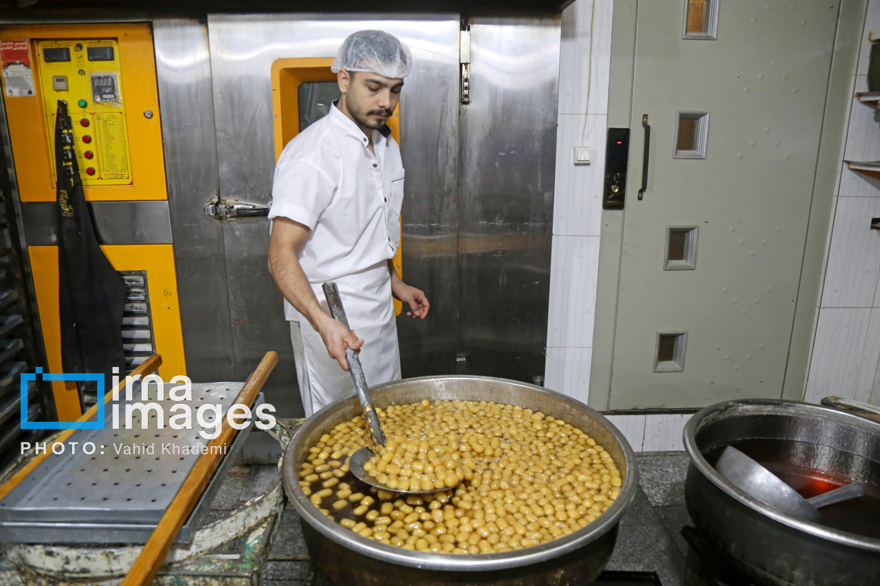 کارگاه پخت زولبیا و بامیه