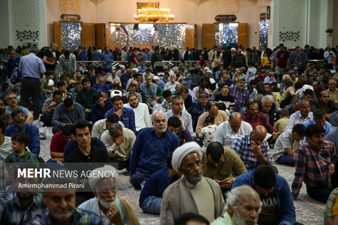 بزرگداشت جان باختگان حادثه بندر شهید رجایی در حرم بانوی کرامت