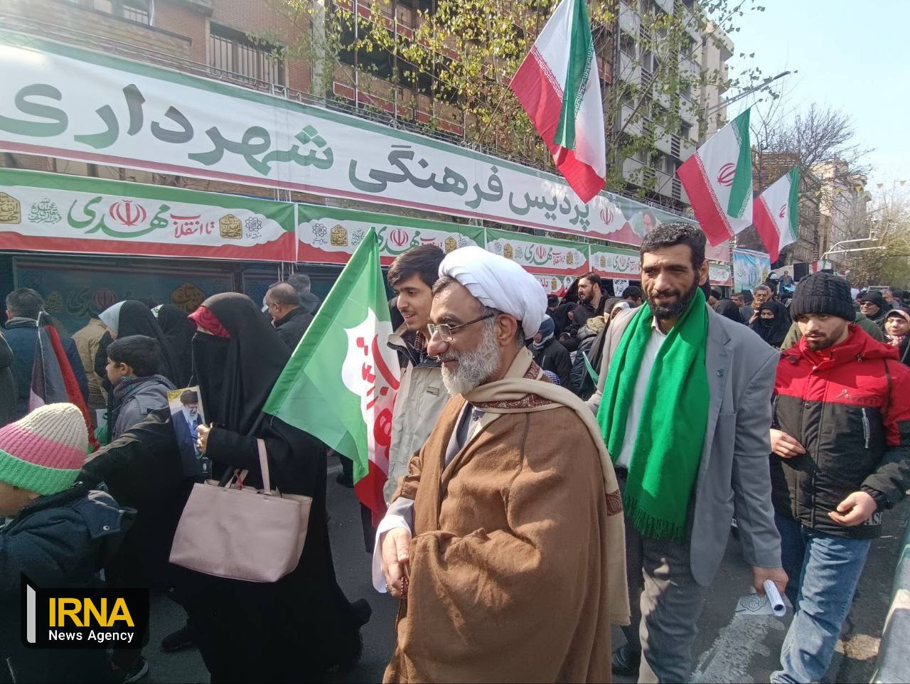 مسئولین در راهپیمایی ۲۲ بهمن