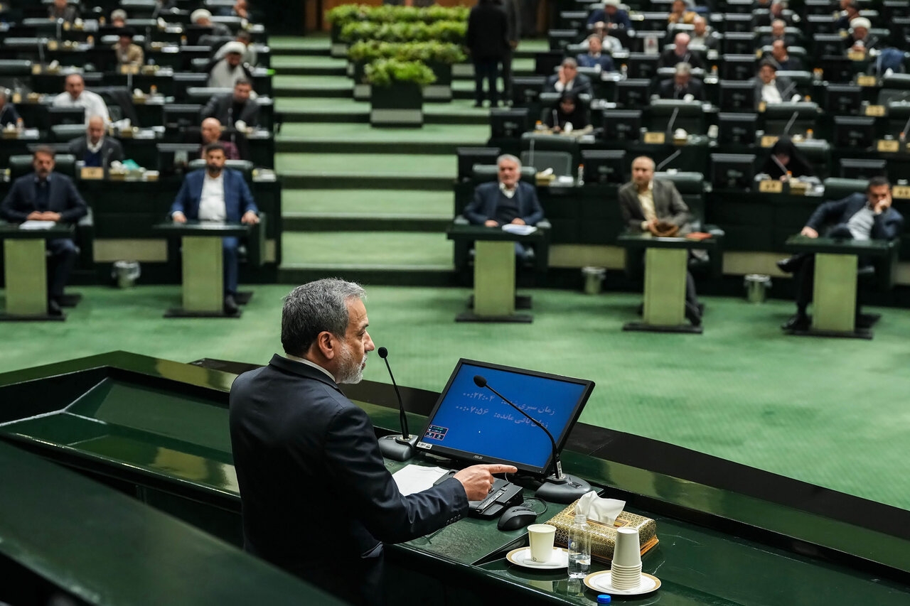 حضور امیر موسوی و عراقچی در جلسه غیرعلنی مجلس