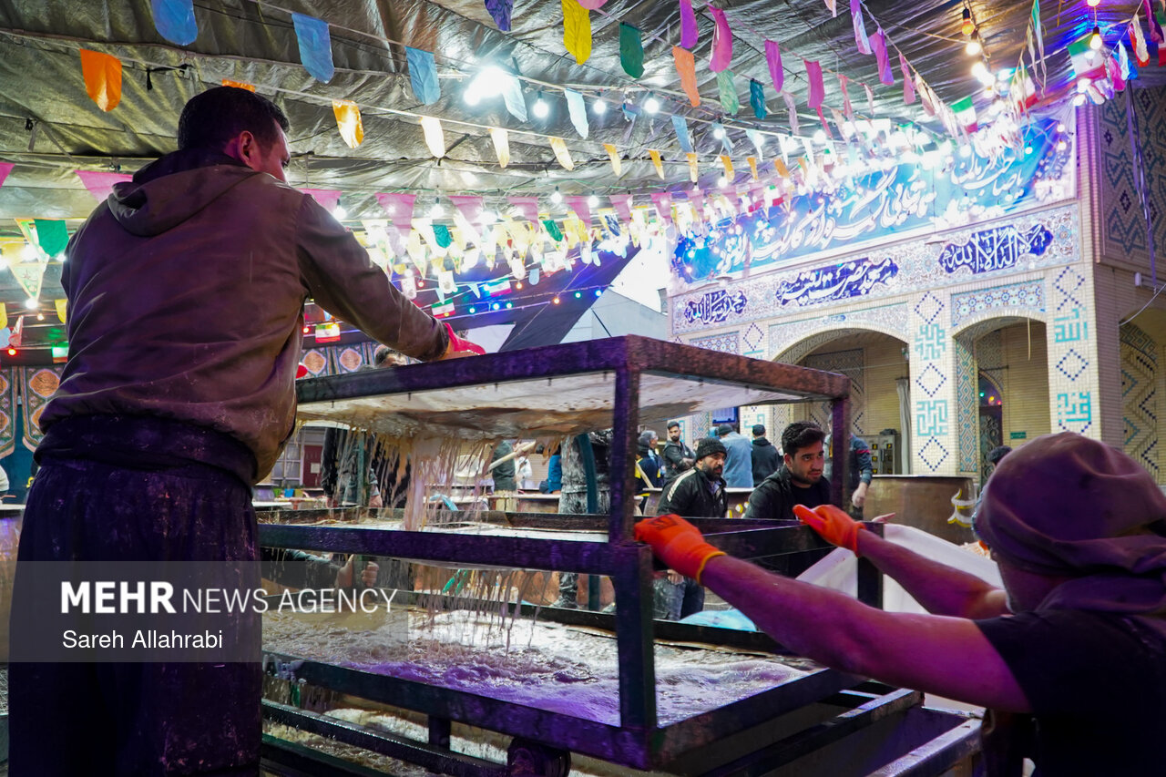 پخت ۵۰ تن سمنو در شیراز