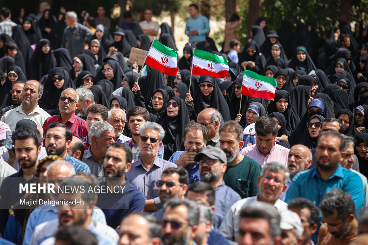 تشییع پیکر دانشمند هسته‌ای شهید اکبر مطلبی‌زاده
