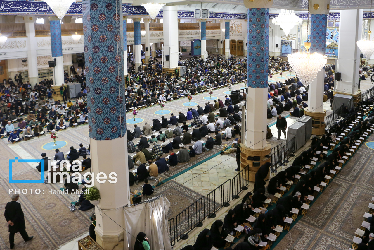 جزءخوانی قرآن در حرم حضرت معصومه (س)