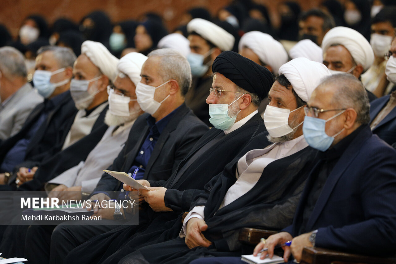 دیدار رئیس جمهور با خانواده شهدا، ایثارگران و نخبگان کرمان