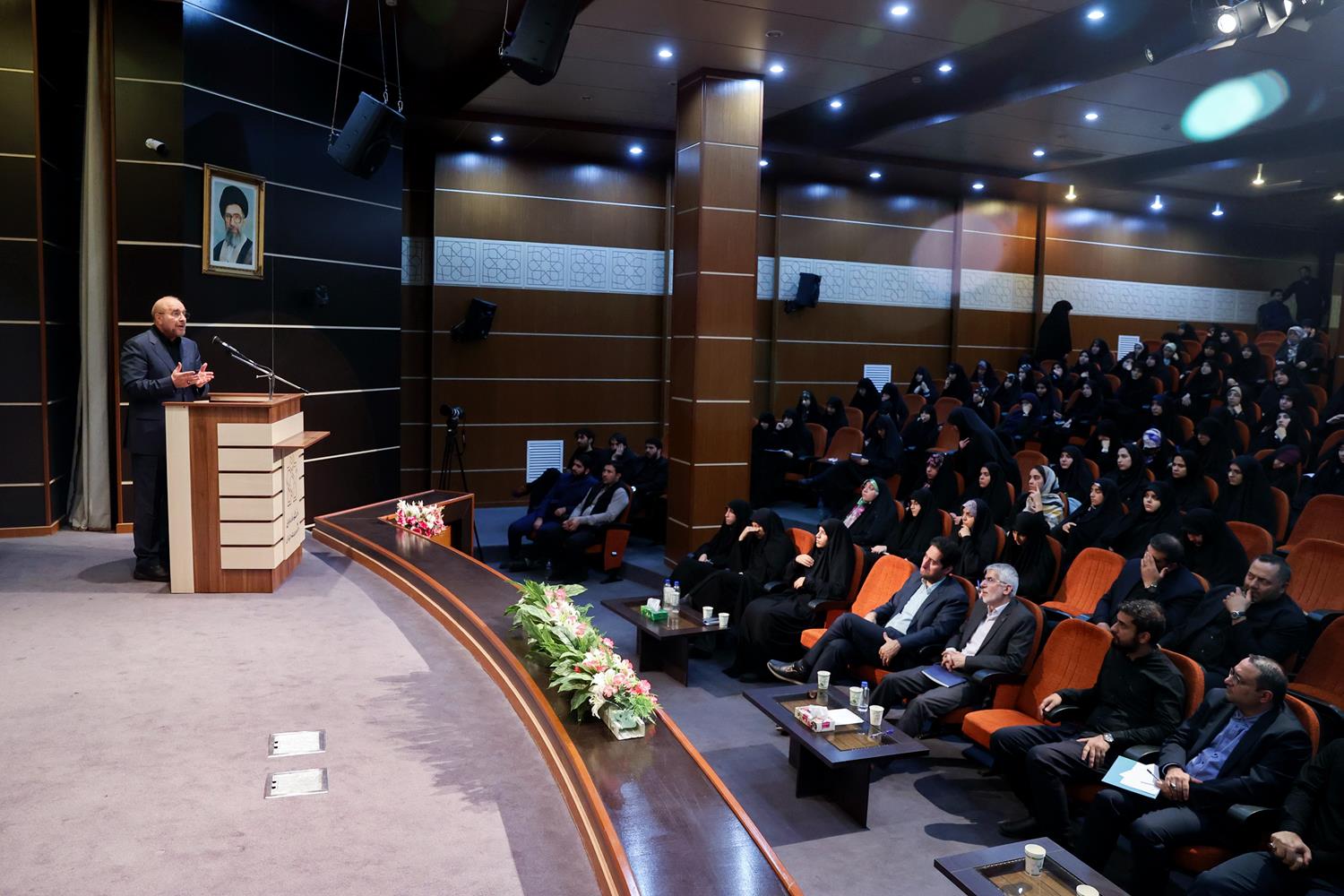 نشست قالیباف با جمعی از اعضای دفتر تحکیم وحدت