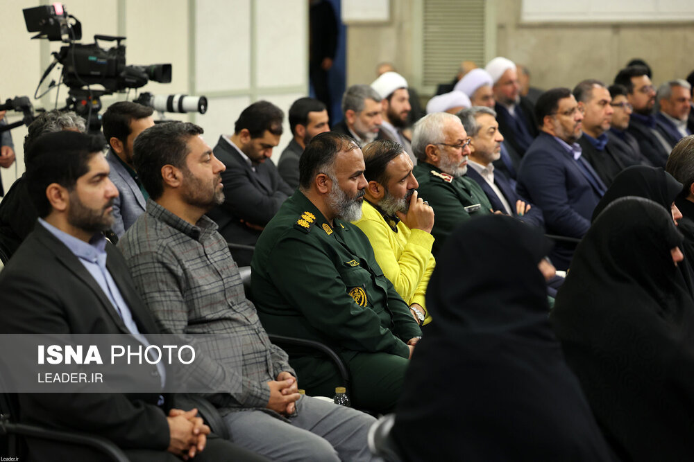 دیدار دست‌اندرکاران کنگره شهدای استان البرز با رهبر انقلاب