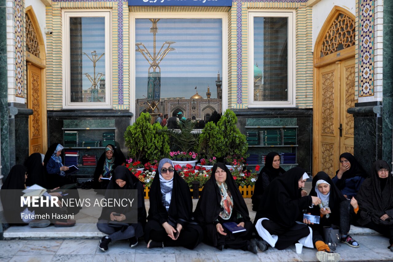 زیارت در سالروز شهادت امام رضا (ع)