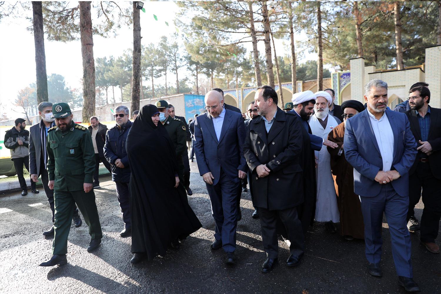 حضور رئیس مجلس در مزار شهدای شهرستان نیشابور