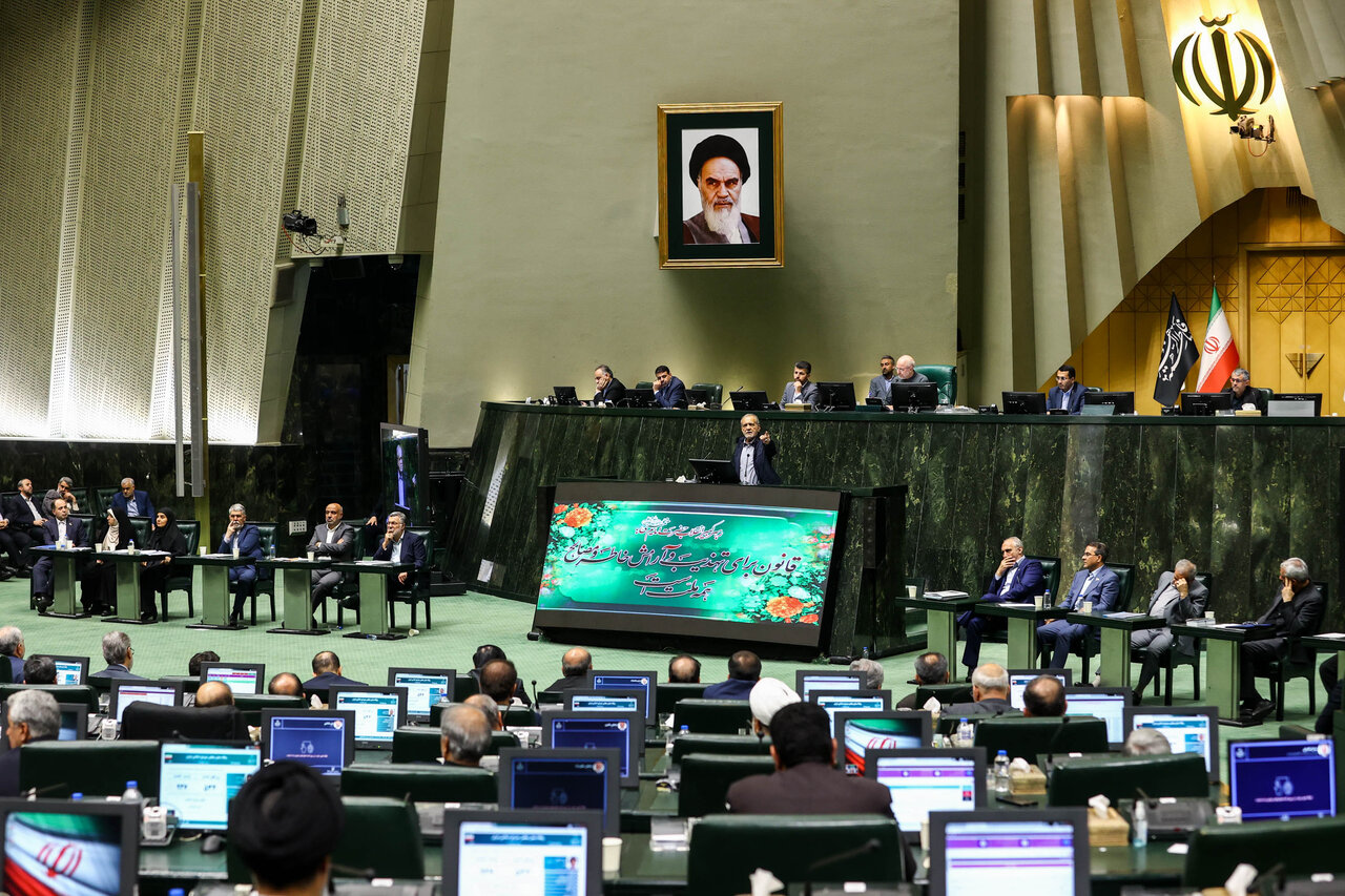 بررسی اجرای برنامه هفتم در مجلس با حضور رئیس جمهور