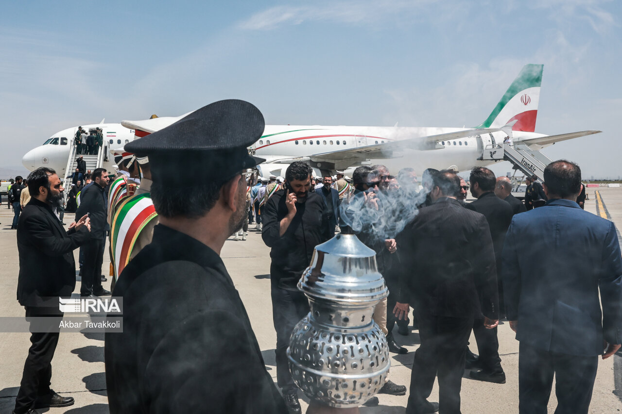 تشییع خادم الرضا در مشهد