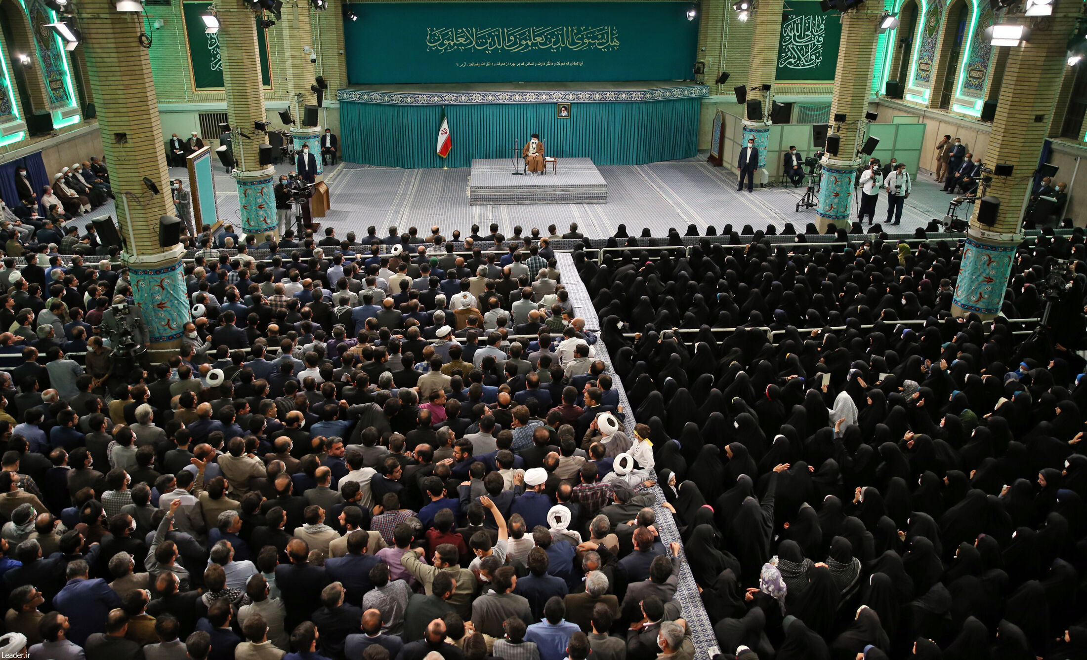 دیدار معلمان با رهبر انقلاب در روز معلم