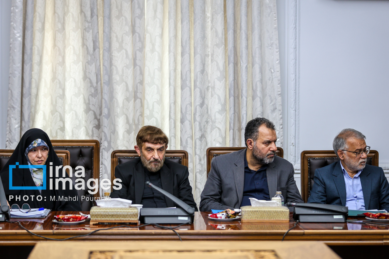 جلسه شورای عالی انقلاب فرهنگی