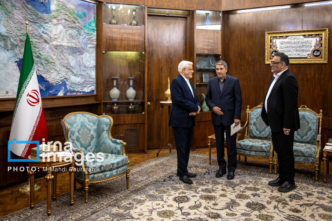 دیدار وزیر تجارت و صنایع دستی تونس با عارف