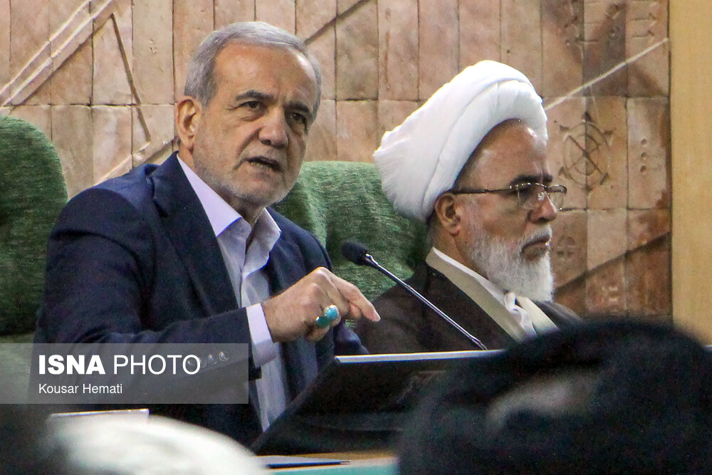 نشست رئیس جمهور با نخبگان، فرهیختگان و فعالان فرهنگی کرمانشاه