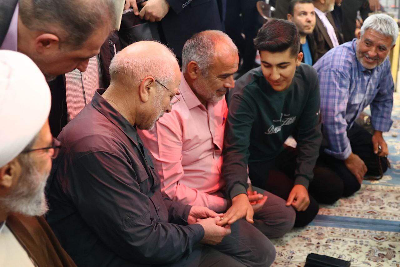 قالیباف در امام زاده سلطان سیدعباس(ع) و گلزار شهدای شهر بجنورد