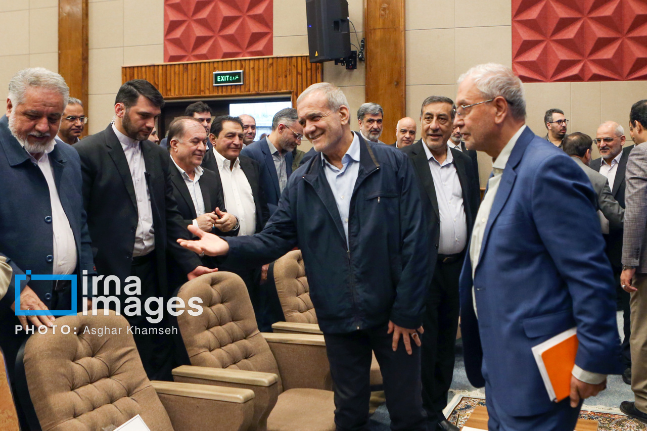 دیدار پزشکیان با جمعی از خیرین و مسئولین مؤسسات خیریه