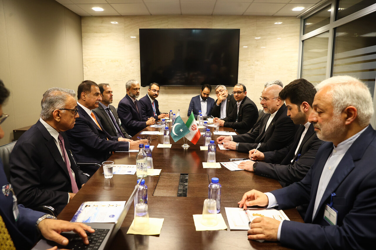 دیدار رئیس مجلس پاکستان با قالیباف