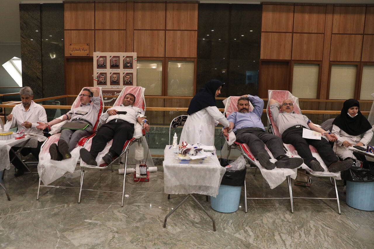 اهدای خون نمایندگان مجلس به مناسبت روز مجلس