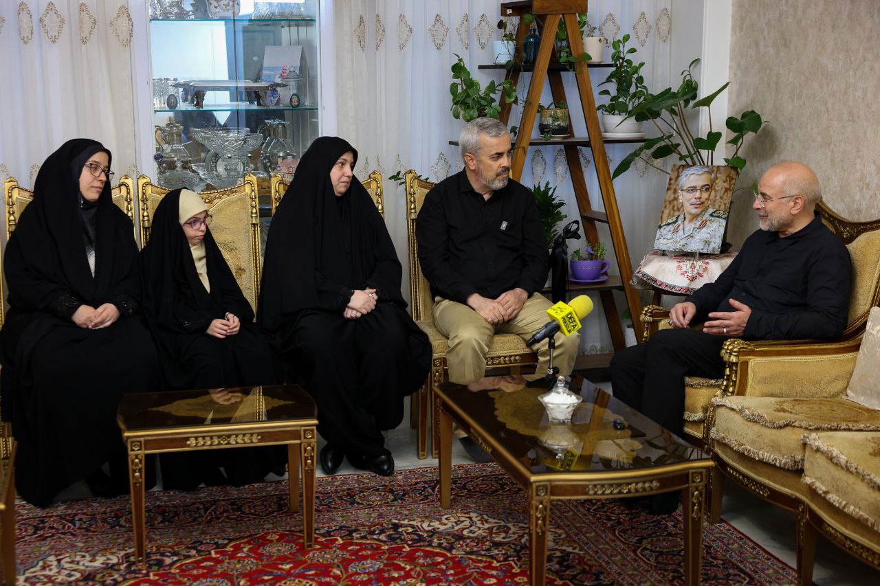 دیدار قالیباف با دو دختر و برادر سپهبد شهید باقری